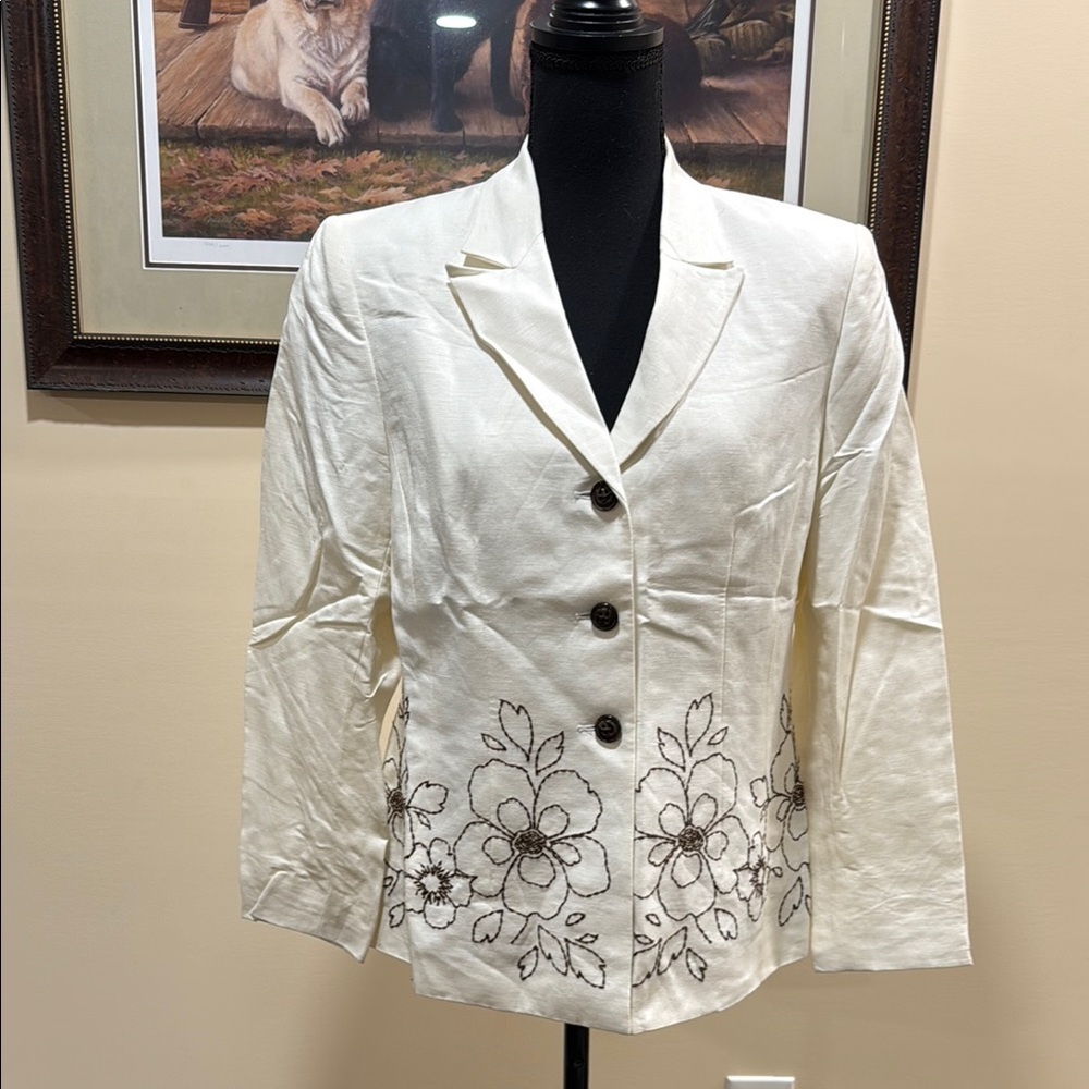 Le Suit Cream Tailored Blazer with Floral Embroidery